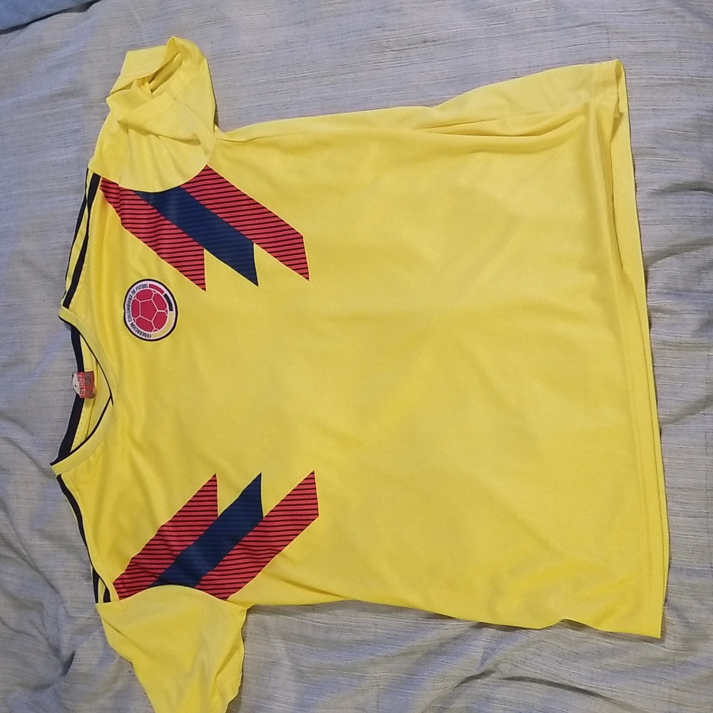 Columbia Soccer Jersey. Large.